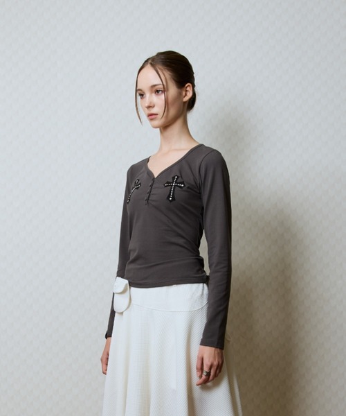 LUVISTRUE(ラヴイズトゥルー)の「GT PATCH SLEEVE TEE(Tシャツ/カットソー・レディース・チャコール/ホワイト/ブラック・FREE)」の16枚目の写真