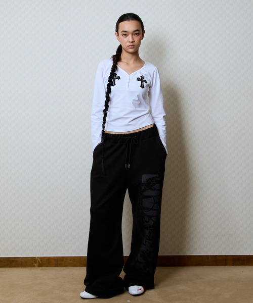 LUVISTRUE(ラヴイズトゥルー)の「GT PATCH SLEEVE TEE(Tシャツ/カットソー・レディース・チャコール/ホワイト/ブラック・FREE)」の11枚目の写真