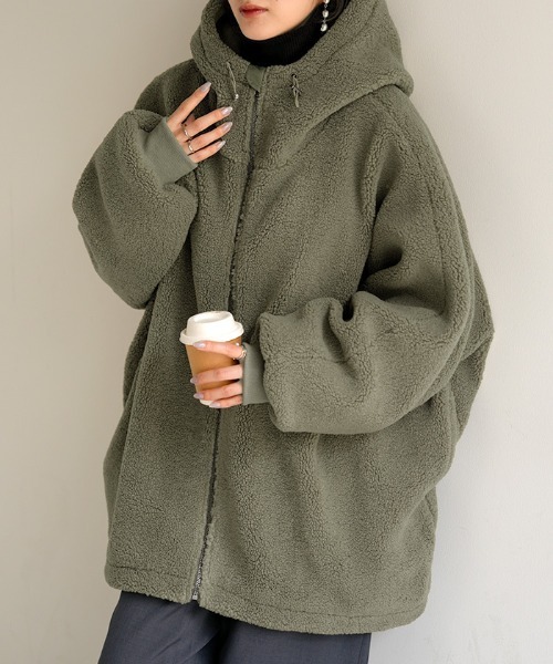 HUG.U（ハグユー）の「ボア × 裏起毛 「もこぽか」 ボアアウター（ブルゾン・レディース・オリーブ/ブラック/グレー/ブラウン・FREE）」の6枚目の写真