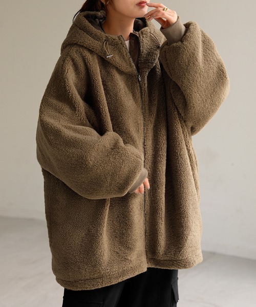 HUG.U（ハグユー）の「ボア × 裏起毛 「もこぽか」 ボアアウター（ブルゾン・レディース・オリーブ/ブラック/グレー/ブラウン・FREE）」の8枚目の写真