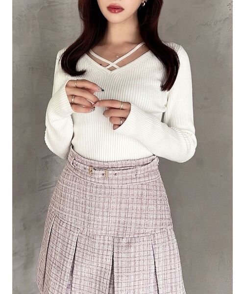 RESEXXY（リゼクシー）の「デコルテクロスニットトップス（ニット/セーター・レディース・グリーン/ホワイト/ブラック/ベージュ/レッド・FREE）」の2枚目の写真