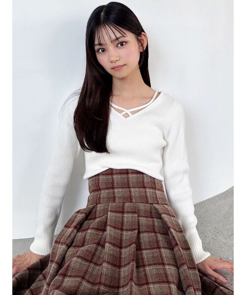 RESEXXY（リゼクシー）の「デコルテクロスニットトップス（ニット/セーター・レディース・グリーン/ホワイト/ブラック/ベージュ/レッド・FREE）」の20枚目の写真