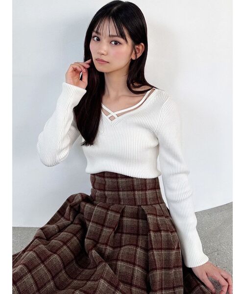 RESEXXY（リゼクシー）の「デコルテクロスニットトップス（ニット/セーター・レディース・グリーン/ホワイト/ブラック/ベージュ/レッド・FREE）」の21枚目の写真