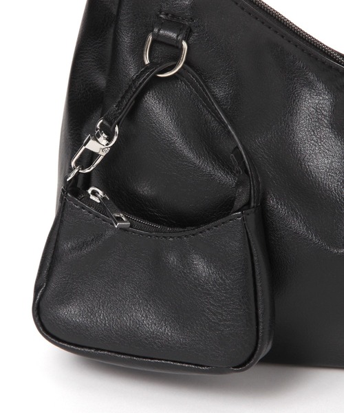 LAKOLE（ラコレ）の「チャームセットワンショルダーバッグ / 599627（ショルダーバッグ・レディース・ブラック/オフホワイト/ボルドー・FREE）」の8枚目の写真