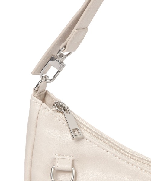 LAKOLE（ラコレ）の「チャームセットワンショルダーバッグ / 599627（ショルダーバッグ・レディース・ブラック/オフホワイト/ボルドー・FREE）」の16枚目の写真