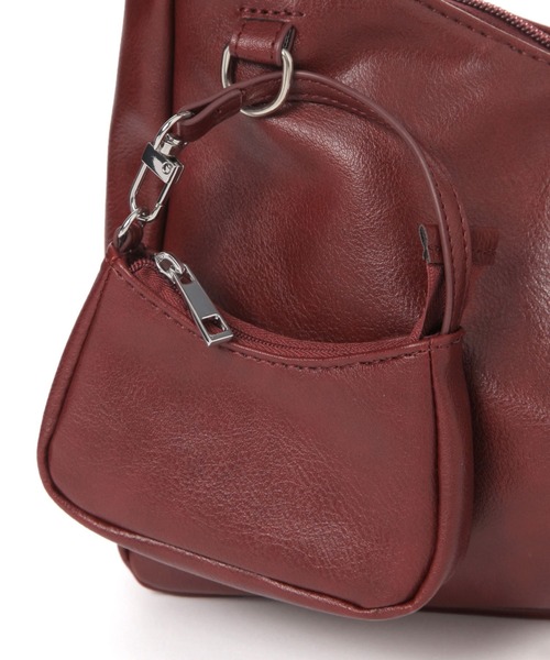 LAKOLE（ラコレ）の「チャームセットワンショルダーバッグ / 599627（ショルダーバッグ・レディース・ブラック/オフホワイト/ボルドー・FREE）」の21枚目の写真