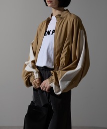 each（イーチ）の「ライン入りショート丈ブルゾン（ブルゾン）」