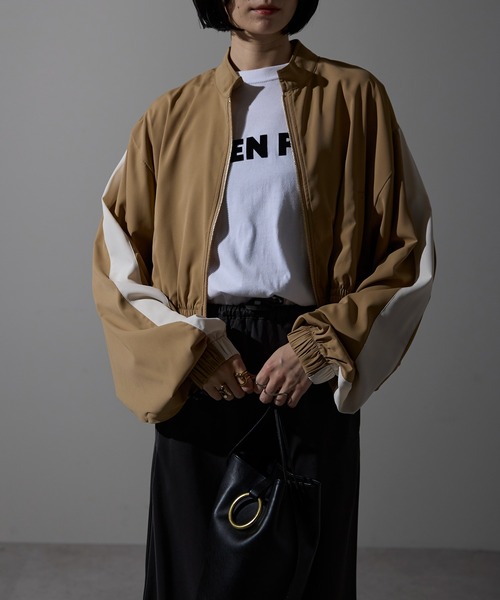 each（イーチ）の「ライン入りショート丈ブルゾン（ブルゾン・レディース・ベージュ・FREE）」の3枚目の写真