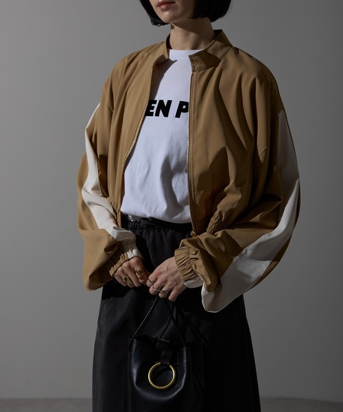 each（イーチ）の「ライン入りショート丈ブルゾン（ブルゾン・レディース・ベージュ・FREE）」の4枚目の写真