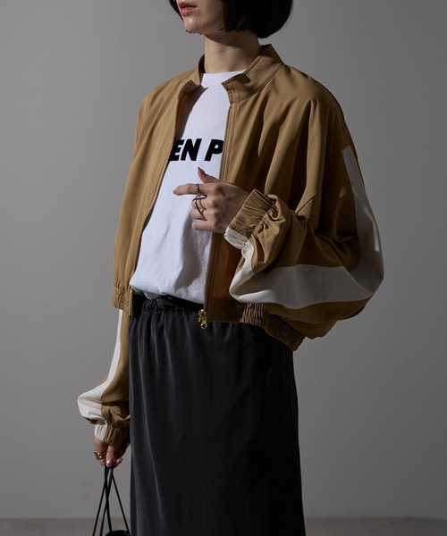 each（イーチ）の「ライン入りショート丈ブルゾン（ブルゾン・レディース・ベージュ・FREE）」の5枚目の写真