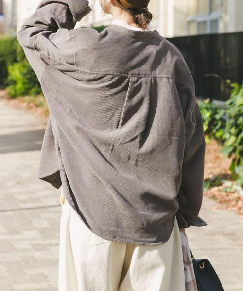 ITEMS URBANRESEARCH（アイテムズ アーバンリサーチ）の「コーデュロイポケットシャツ（シャツ/ブラウス・レディース・ホワイト系その他/グリーン/ブラウン系その他/グレー・FREE）」の9枚目の写真