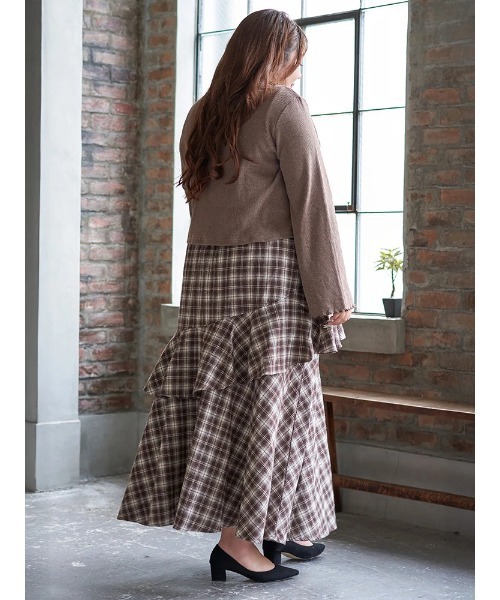 Re-J&SUPURE(リジェイアンドスプル)の「【大きいサイズ】【Kannaコラボ】起毛ラッフルフリルスカート(スカート・レディース・ブラウン/ブラック・XX-LARGE/XXX-LARGE/XXXX-LARGE)」の4枚目の写真