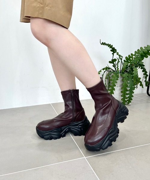 31 Sons de mode(トランテアン ソン ドゥ モード)の「スニーカーソールショートブーツ/41412(ブーツ・レディース・ホワイト/レッド/ブラック・LL/L/M/S)」の3枚目の写真