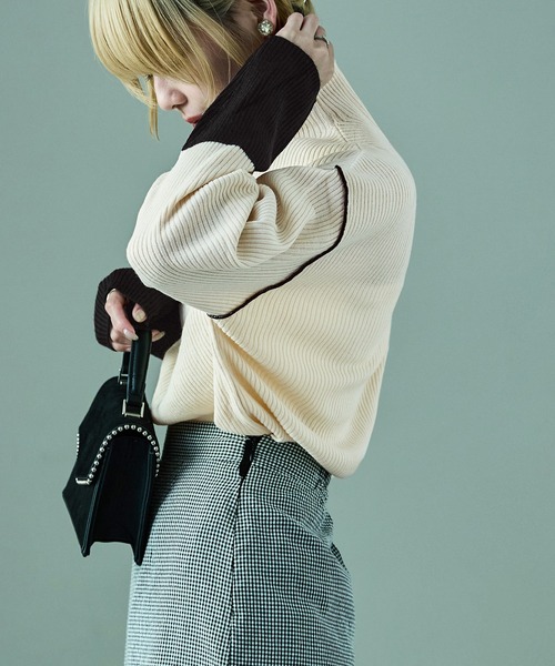Fashion Letter(ファッションレター)の「配色リブニット ボトルネック プルオーバー(ニット/セーター・レディース・アイボリー/ブラック/ブルー/ベージュ・M)」の2枚目の写真