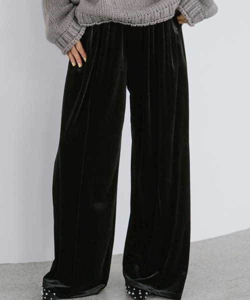 VION（ヴィオン）の「ベロアイージーパンツ / Velour Easy Pants（スウェットパンツ・レディース・ネイビー/ブラック・SMALL/MEDIUM）」の2枚目の写真