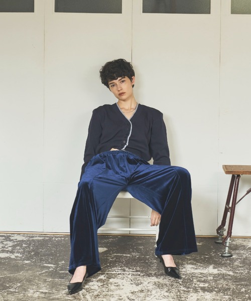 VION（ヴィオン）の「ベロアイージーパンツ / Velour Easy Pants（スウェットパンツ・レディース・ネイビー/ブラック・SMALL/MEDIUM）」の4枚目の写真