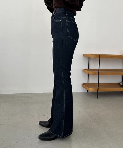 CAPRICIEUX LE'MAGE（カプリシューレマージュ）の「【低身長サイズあり】フレアデニム（デニムパンツ・レディース・インディゴブルー・38/36/PS）」の11枚目の写真