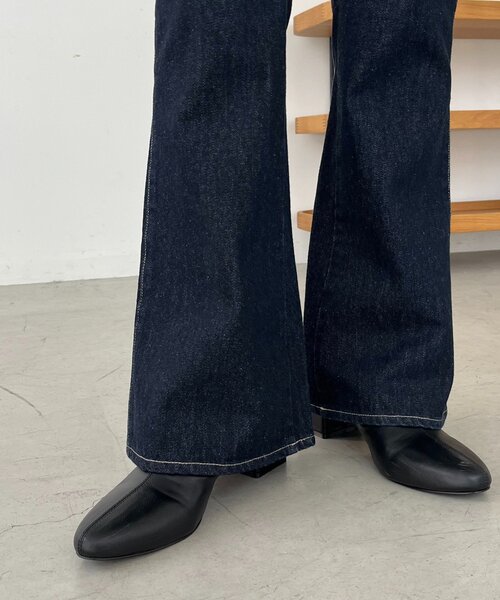 CAPRICIEUX LE'MAGE（カプリシューレマージュ）の「【低身長サイズあり】フレアデニム（デニムパンツ・レディース・インディゴブルー・38/36/PS）」の16枚目の写真