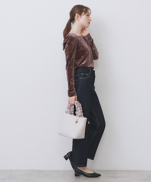 index（インデックス）の「バックシャン小花刺繍ベロアトップス【洗濯機OK】（Tシャツ/カットソー・レディース・チャコールグレー/パープル系4/ネイビー・36/38/40/42）」の10枚目の写真