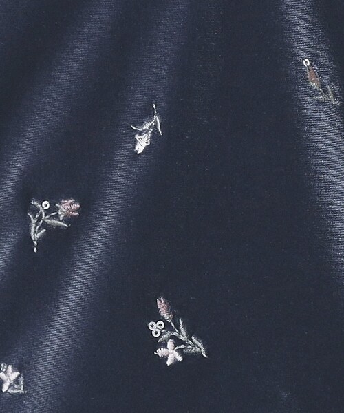 index（インデックス）の「バックシャン小花刺繍ベロアトップス【洗濯機OK】（Tシャツ/カットソー・レディース・チャコールグレー/パープル系4/ネイビー・36/38/40/42）」の15枚目の写真