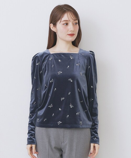 index（インデックス）の「バックシャン小花刺繍ベロアトップス【洗濯機OK】（Tシャツ/カットソー・レディース・チャコールグレー/パープル系4/ネイビー・36/38/40/42）」の16枚目の写真