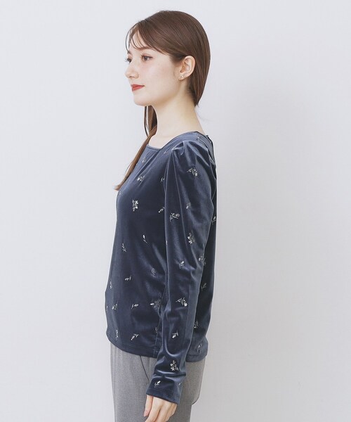 index（インデックス）の「バックシャン小花刺繍ベロアトップス【洗濯機OK】（Tシャツ/カットソー・レディース・チャコールグレー/パープル系4/ネイビー・36/38/40/42）」の17枚目の写真