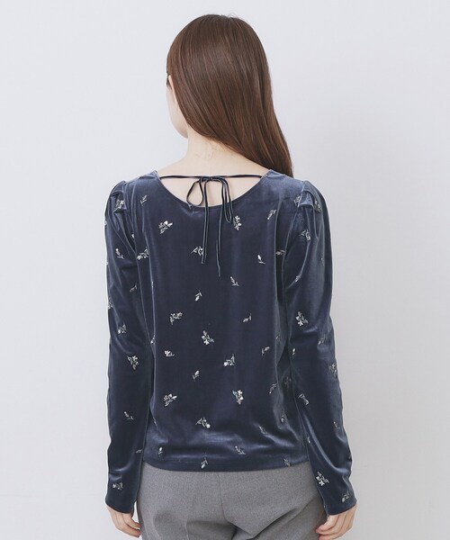 index（インデックス）の「バックシャン小花刺繍ベロアトップス【洗濯機OK】（Tシャツ/カットソー・レディース・チャコールグレー/パープル系4/ネイビー・36/38/40/42）」の18枚目の写真