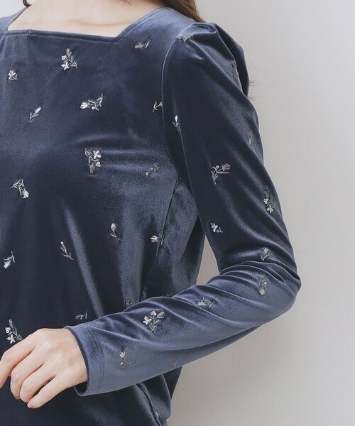 index（インデックス）の「バックシャン小花刺繍ベロアトップス【洗濯機OK】（Tシャツ/カットソー・レディース・チャコールグレー/パープル系4/ネイビー・36/38/40/42）」の21枚目の写真
