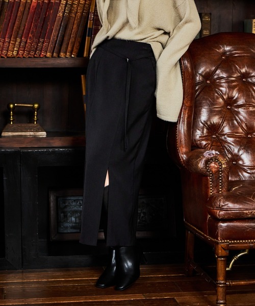 mysty woman(ミスティウーマン)の「スリットナロースカート 605409(スカート・レディース・ブラック/ブラウン/アイボリー・FREE)」の2枚目の写真