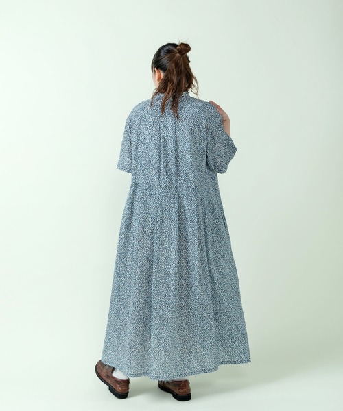 PAR ICI(パーリッシィ)の「【WEB限定カラー】小花柄 ダブルボタンスタンドワンピース(ワンピース・レディース・ブルー/グレー/ネイビー・FREE)」の6枚目の写真