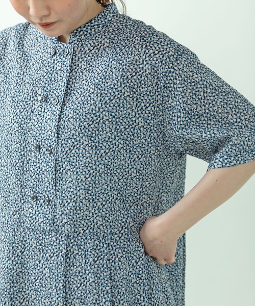 PAR ICI(パーリッシィ)の「【WEB限定カラー】小花柄 ダブルボタンスタンドワンピース(ワンピース・レディース・ブルー/グレー/ネイビー・FREE)」の8枚目の写真