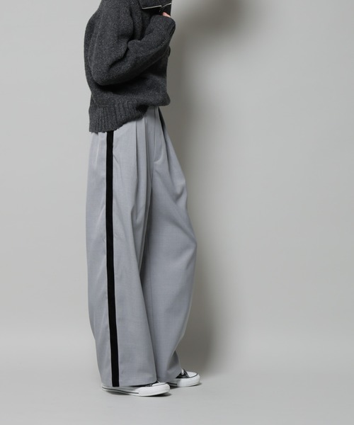 NANO universe(ナノユニバース)の「ベルベッドサイドラインパンツ(その他パンツ・レディース・ライトグレー/チャコール/ダークベージュ・FREE)」の1枚目の写真