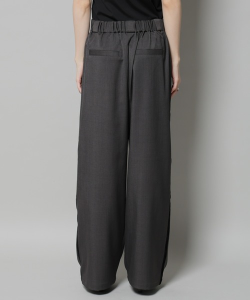 NANO universe(ナノユニバース)の「ベルベッドサイドラインパンツ(その他パンツ・レディース・ライトグレー/チャコール/ダークベージュ・FREE)」の8枚目の写真