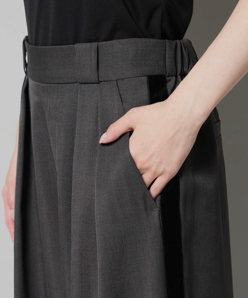 NANO universe(ナノユニバース)の「ベルベッドサイドラインパンツ(その他パンツ・レディース・ライトグレー/チャコール/ダークベージュ・FREE)」の11枚目の写真