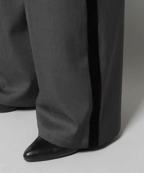 NANO universe(ナノユニバース)の「ベルベッドサイドラインパンツ(その他パンツ・レディース・ライトグレー/チャコール/ダークベージュ・FREE)」の12枚目の写真