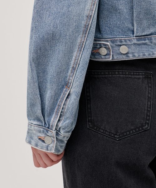 MUSINSA STANDARD WOMAN（ムシンサスタンダードウーマン）の「ウィメンズオーバーサイズデニムトラッカージャケット[ライトインディゴ]（デニムジャケット・レディース・その他・SMALL/MEDIUM）」の12枚目の写真