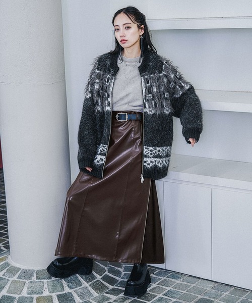 HARE(ハレ)の「ビジューポイントシシュウスウェット(HARE)(スウェット・レディース・ベージュ/ブラック・FREE)」の3枚目の写真