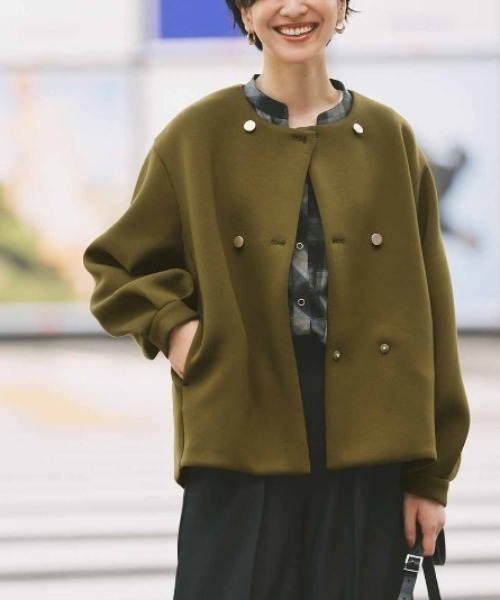 IEDIT(イディット)の「IEDIT ゴールドボタンが華やかな ダンボールカットソージャケット(ノーカラージャケット・レディース・ブラック/カーキ・M/L/LL/3L/S)」の10枚目の写真