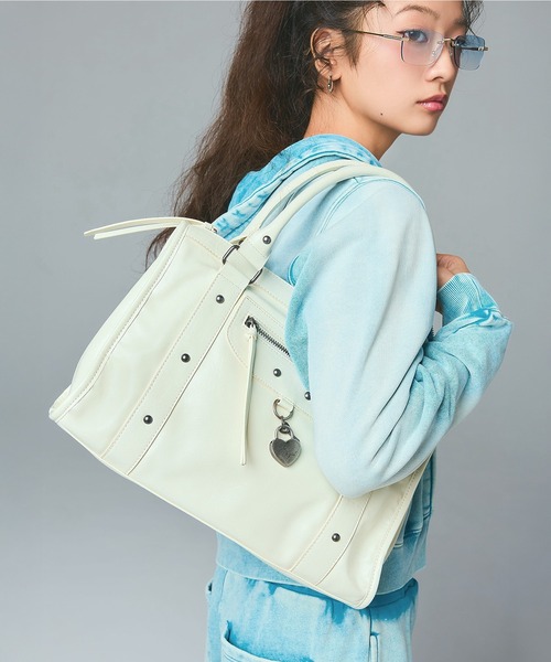 X-girl（エックスガール）の「HEART PADLOCK FAUX LEATHER 2WAY BAG（ショルダーバッグ・レディース・ブラック/ホワイト・ONE SIZE）」の18枚目の写真