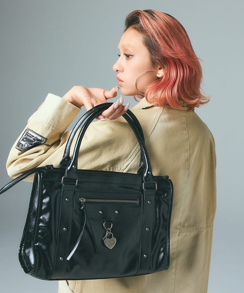 X-girl（エックスガール）の「HEART PADLOCK FAUX LEATHER 2WAY BAG（ショルダーバッグ・レディース・ブラック/ホワイト・ONE SIZE）」の19枚目の写真