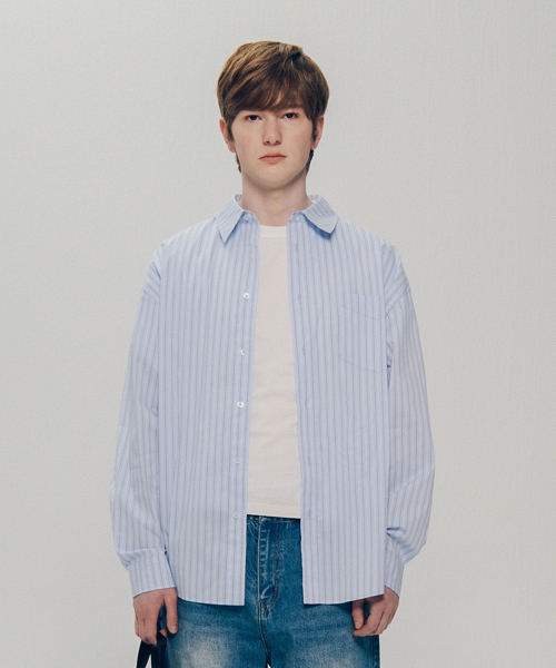 YALE(イェール)の「ルーズフィットマルチストライプシャツ_ライトブルー(シャツ/ブラウス・レディース・その他・LARGE/X-LARGE)」の1枚目の写真