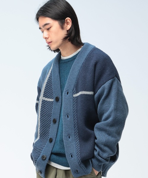 SAKAZEN(サカゼン)の「Cathy's Closet (キャシーズ クロセット) クロスチェック オーバー Vネック カーディガン 42706008(カーディガン/ボレロ・メンズ・ブラック/グレー/ホワイト/ブルー・M/L)」の2枚目の写真