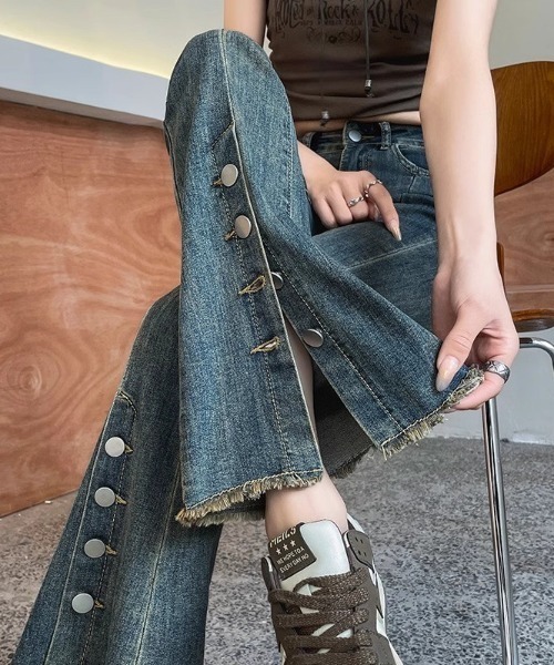 NoBelle(ノベル)の「スプリットジーンズ フレアデニムパンツ(デニムパンツ・レディース・ブルー・L/M/S)」の1枚目の写真