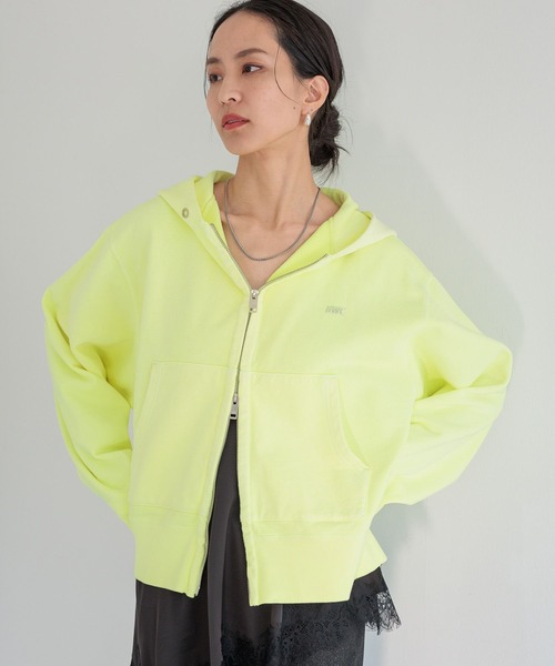 HEREIAM(ヘレイアム)の「【HEREIAM】メタルポイントパーカー(パーカー・レディース・ブラック/ライトグレー/ピンク/イエロー・MEDIUM/LARGE)」の4枚目の写真