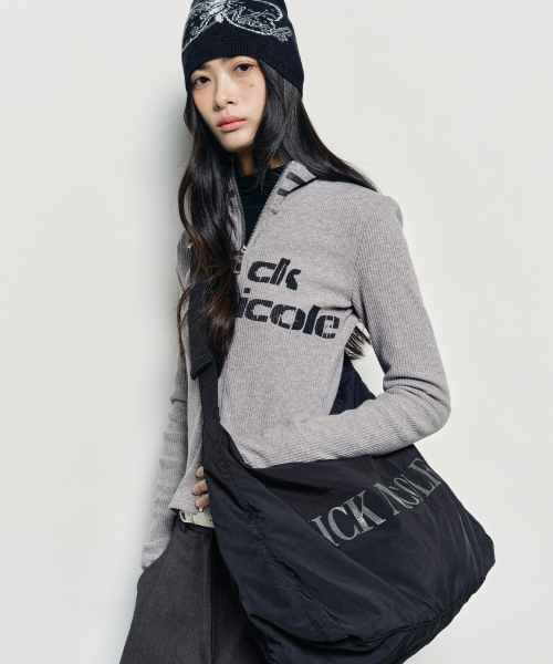 NICK&NICOLE(ニックアンドニコール)の「NICOLE NYLON BIG SQUARE BAG_BLACK(ショルダーバッグ・レディース・その他・FREE)」の2枚目の写真