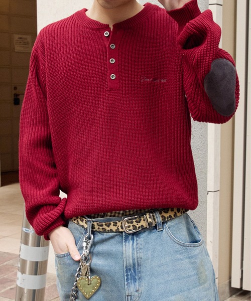 kutir（クティール）の「HENLEY NECK SUEDE ELBOW PATCH KNIT／ヘンリーネックスウェードエルボーパッチニット（ニット/セーター・メンズ・カーキ/ブラック/ボルドー・LARGE/MEDIUM）」の3枚目の写真