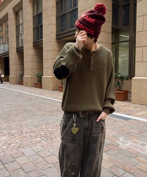 kutir（クティール）の「HENLEY NECK SUEDE ELBOW PATCH KNIT／ヘンリーネックスウェードエルボーパッチニット（ニット/セーター・メンズ・カーキ/ブラック/ボルドー・LARGE/MEDIUM）」の7枚目の写真