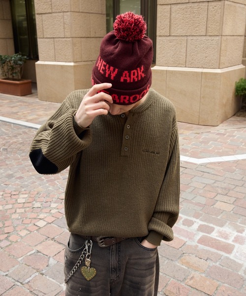 kutir（クティール）の「HENLEY NECK SUEDE ELBOW PATCH KNIT／ヘンリーネックスウェードエルボーパッチニット（ニット/セーター・メンズ・カーキ/ブラック/ボルドー・LARGE/MEDIUM）」の6枚目の写真