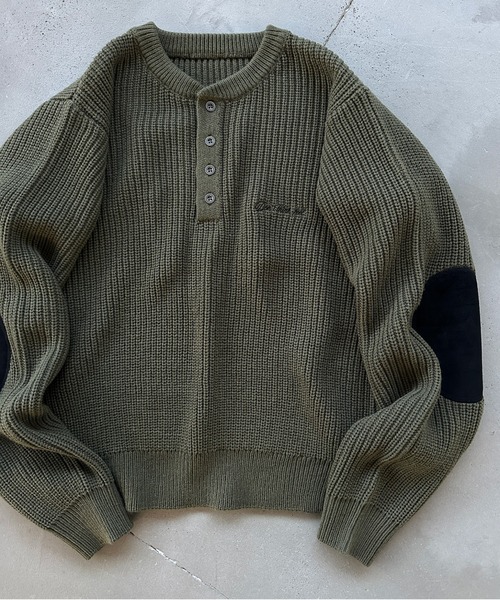kutir（クティール）の「HENLEY NECK SUEDE ELBOW PATCH KNIT／ヘンリーネックスウェードエルボーパッチニット（ニット/セーター・メンズ・カーキ/ブラック/ボルドー・LARGE/MEDIUM）」の19枚目の写真