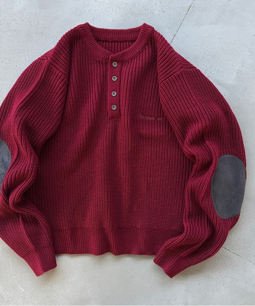 kutir（クティール）の「HENLEY NECK SUEDE ELBOW PATCH KNIT／ヘンリーネックスウェードエルボーパッチニット（ニット/セーター・メンズ・カーキ/ブラック/ボルドー・LARGE/MEDIUM）」の4枚目の写真